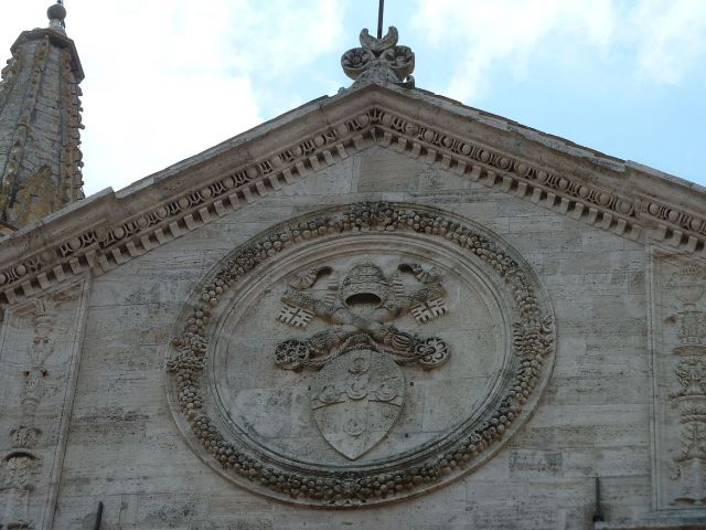2014 nyár P1470286 Pienza, pápai címer